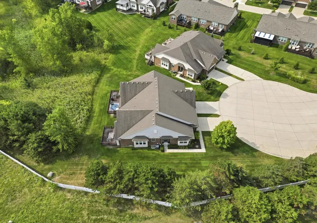 Listing Photo 4 - Condo for sale in building located at 40466 Juniper Ct, Clinton Township, MI 48036