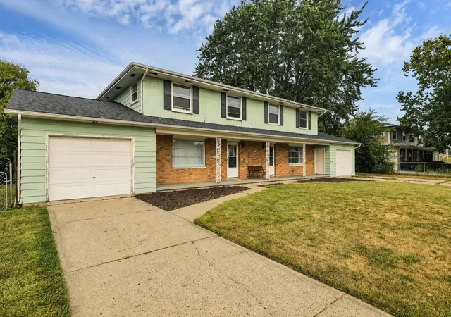 Listing Photo 3 - Condo for sale in building located at 309 Elmwood Rd, Lansing, MI 48917