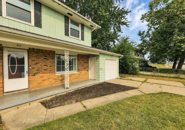 Listing Photo 5 - Condo for sale in building located at 309 Elmwood Rd, Lansing, MI 48917