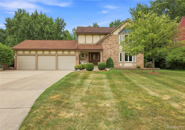 Photo 1 of Sale Pending at 5436 Olde Saybrooke Rd, Grand Blanc, MI 48439 | MLS# 20261065257 | Listing updated on 2026-09-06