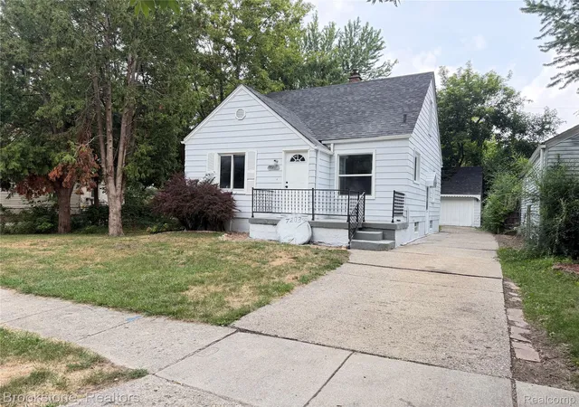 Photo 3 of Single family home for sale at 7203 Orchard Ave, Warren, MI 48091 | MLS# 20261065258 | Listing updated on 2026-09-18