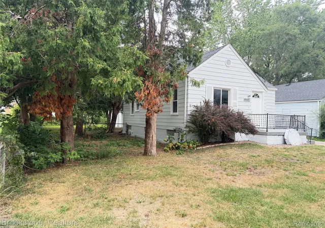 Photo 4 of Single family home for sale at 7203 Orchard Ave, Warren, MI 48091 | MLS# 20261065258 | Listing updated on 2026-09-18