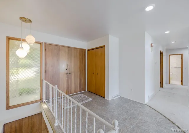 3rd image of 3108 Schoolhouse Dr, Waterford, MI 48329 | MLS# 20261065261