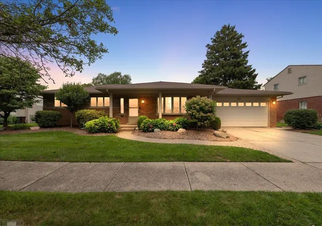 Photo 1 of Sale Pending at 560 S Rosedale Ct, Grosse Pointe Woods, MI 48236 | MLS# 58050218764 | Listing updated on 2026-08-20