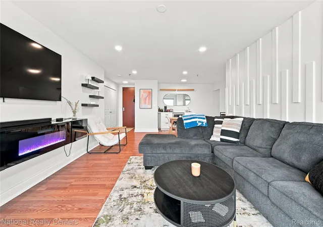 Listing Photo 4 - Condo for sale in building located at 1001 W Jefferson Ave #300/24j, Detroit, MI 48226