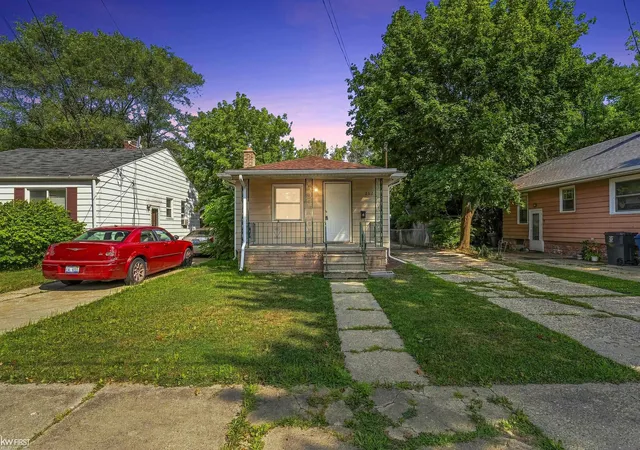 Photo 1 of Single family home for sale at 2622 Swayze St, Flint, MI 48503 | MLS# 5050218768 | Listing updated on 2026-08-17