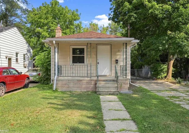 Photo 2 of Single family home for sale at 2622 Swayze St, Flint, MI 48503 | MLS# 5050218768 | Listing updated on 2026-08-17
