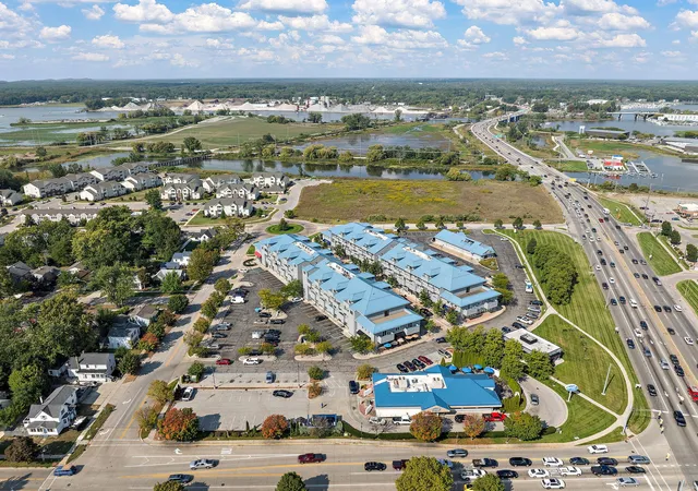 2nd image of 529 Miller Dr #204, Grand Haven, MI 49417 | MLS# 71026043183