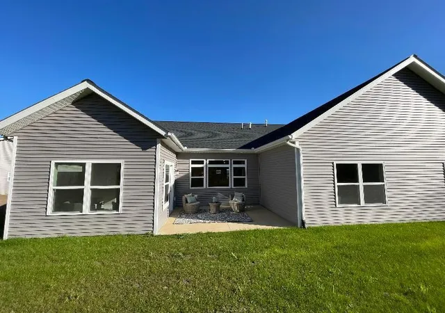 5th image of 1389 Ctr Hl Rd SE, Lowell, MI 49331