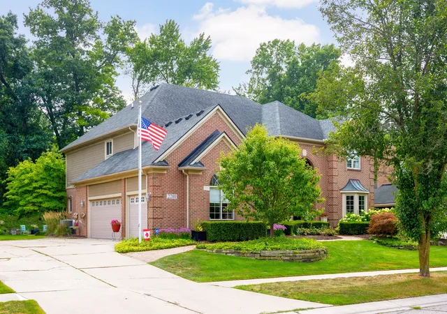 2nd image of 2280 Ivy Hill Dr, Commerce Township, MI 48382 | MLS# 81026043185