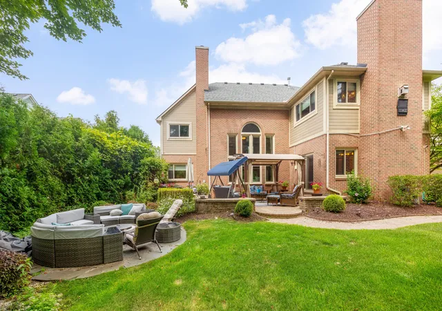 3rd image of 2280 Ivy Hill Dr, Commerce Township, MI 48382 | MLS# 81026043185