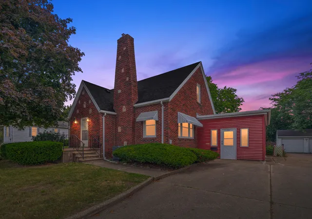 1st image of 1209 Napier Ave, Saint Joseph, MI 49085 | MLS# 69026043189