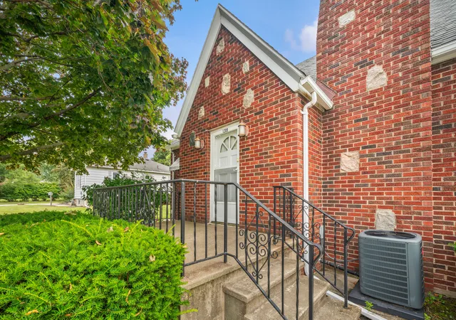 2nd image of 1209 Napier Ave, Saint Joseph, MI 49085 | MLS# 69026043189