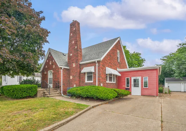 Photo 2 of Single family home for sale at 1209 Napier Ave, Saint Joseph, MI 49085 | MLS# 69026043189 | Listing updated on 2026-09-14