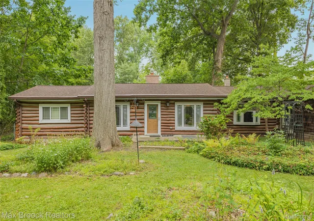 3rd image of 29799 Linden St, Farmington Hills, MI 48336 | MLS# 20261065291
