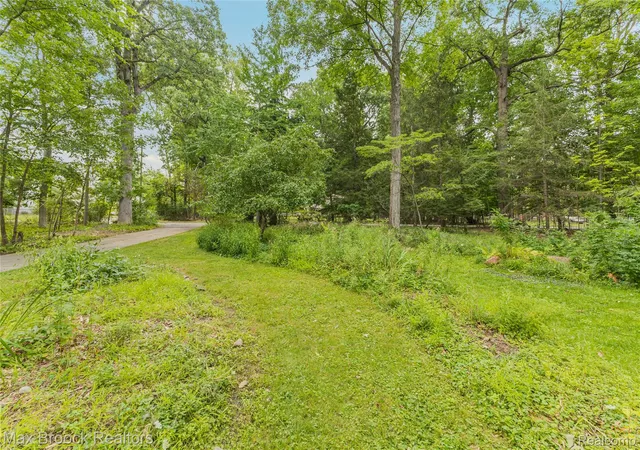 5th image of 29799 Linden St, Farmington Hills, MI 48336 | MLS# 20261065291
