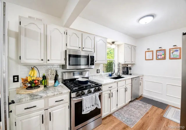 2nd image of 4619 Thorncroft Ave, Royal Oak, MI 48073 | MLS# 20261065294