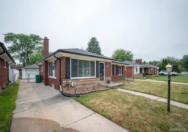 Photo 3 of Single family home for sale at 16786 Sprenger Ave, Eastpointe, MI 48021 | MLS# 20261065298 | Listing updated on 2026-08-18