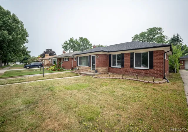 Photo 3 of Single family home for sale at 16786 Sprenger Ave, Eastpointe, MI 48021 | MLS# 20261065298 | Listing updated on 2026-08-18