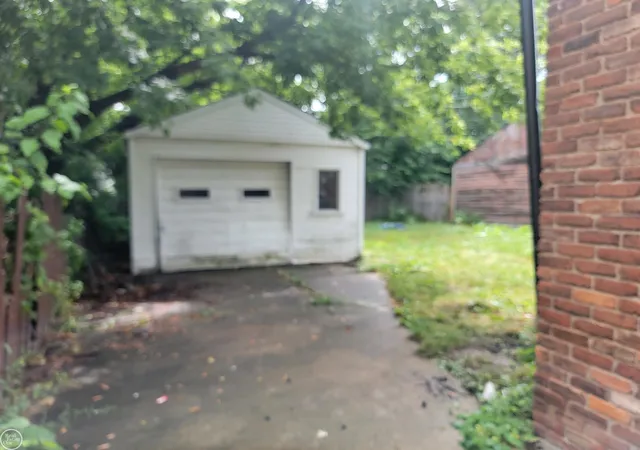 3rd image of 19928 Washtenaw St, Harper Woods, MI 48225 | MLS# 58050218773