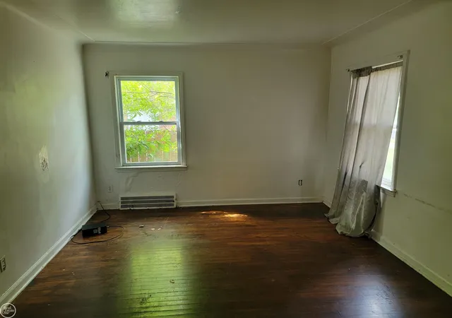 5th image of 19928 Washtenaw St, Harper Woods, MI 48225 | MLS# 58050218773