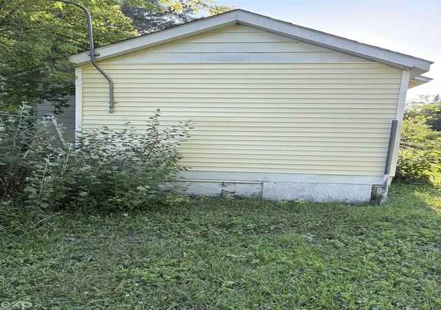 3rd image of 2414 Hazelwood Ave, Saginaw, MI 48601 | MLS# 58050218781