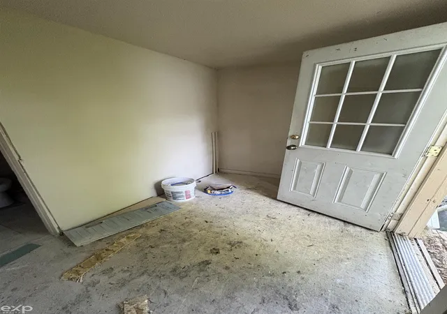 5th image of 2414 Hazelwood Ave, Saginaw, MI 48601 | MLS# 58050218781