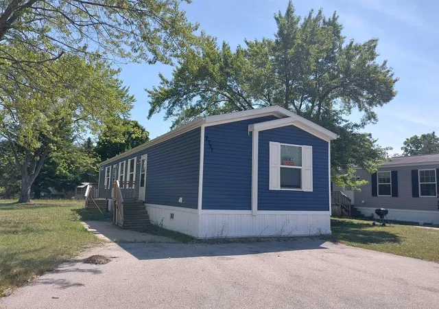 Photo 1 of Single family home for sale at 2751 Ray Blvd, Traverse City, MI 49686 | MLS# 78080072440 | Listing updated on 2026-08-20