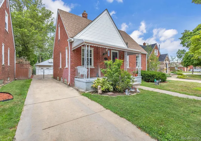 Photo 2 of Single family home for sale at 1520 Michigan Blvd, Lincoln Park City Wayne, MI 48146 | MLS# 20261065305 | Listing updated on 2026-08-24
