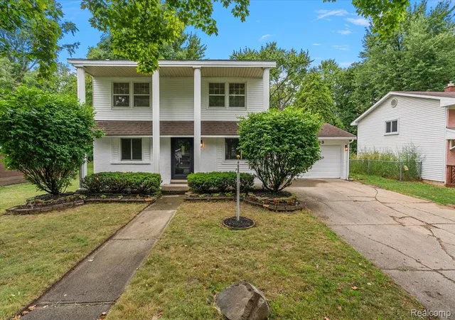2nd image of 18993 Brentwood St, Livonia, MI 48152 | MLS# 20261065303