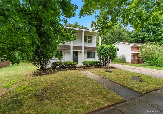 3rd image of 18993 Brentwood St, Livonia, MI 48152 | MLS# 20261065303