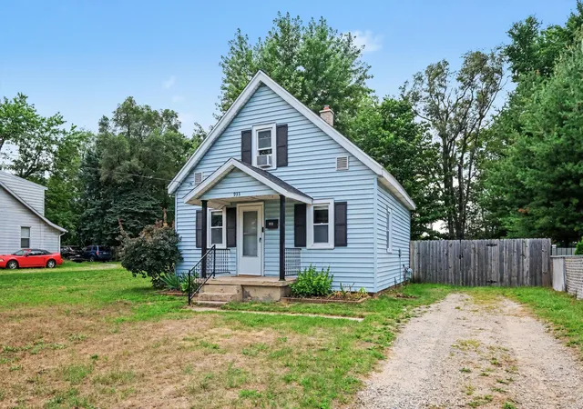 2nd image of 933 Benjamin Ave Ne, Grand Rapids, MI 49503 | MLS# 65026043201