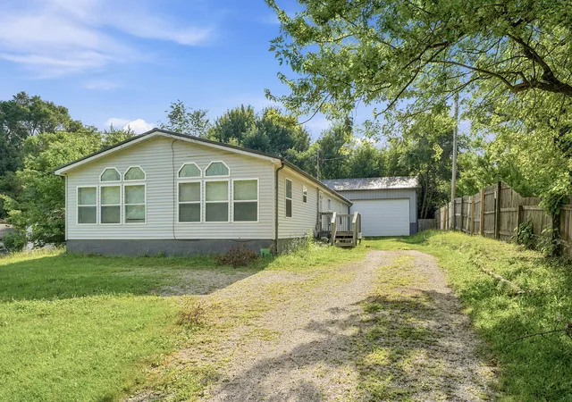 Photo 1 of Sale Pending at 582 Leenhouts St, Kalamazoo, MI 49048 | MLS# 81026043200 | Listing updated on 2026-08-21