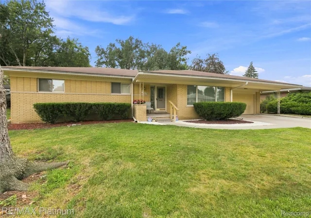 Photo 3 of Single family home for sale at 32029 Desmond Dr, Warren, MI 48093 | MLS# 20261065330 | Listing updated on 2026-09-06