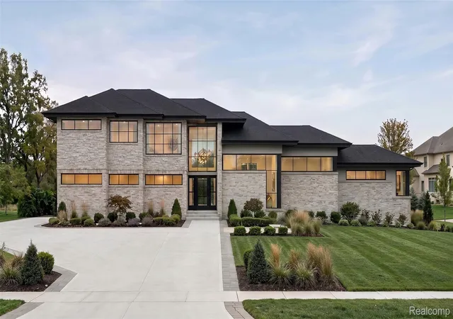 Photo 1 of Single family home for sale at 1733 N Morningside Way Dr, Bloomfield Hills, MI 48302 | MLS# 20261065332 | Listing updated on 2026-09-14