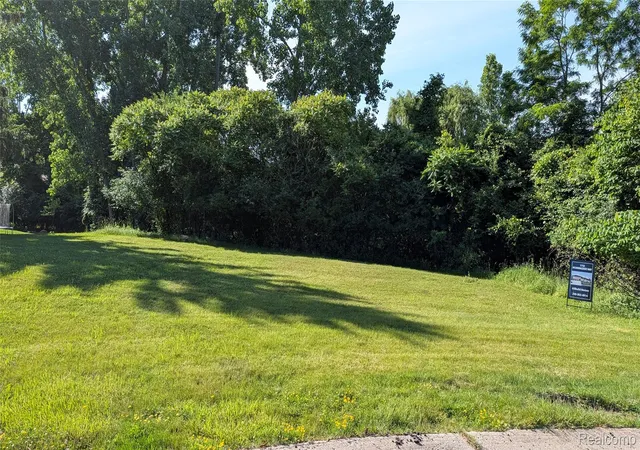 Photo 3 of Single family home for sale at 1733 N Morningside Way Dr, Bloomfield Hills, MI 48302 | MLS# 20261065332 | Listing updated on 2026-09-14