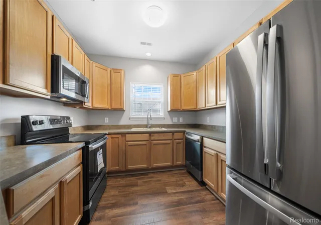 Photo 4 of Condo for sale at 9201 Addington Dr, Commerce Township, MI 48390 | MLS# 20261065336 | Listing updated on 2026-09-08