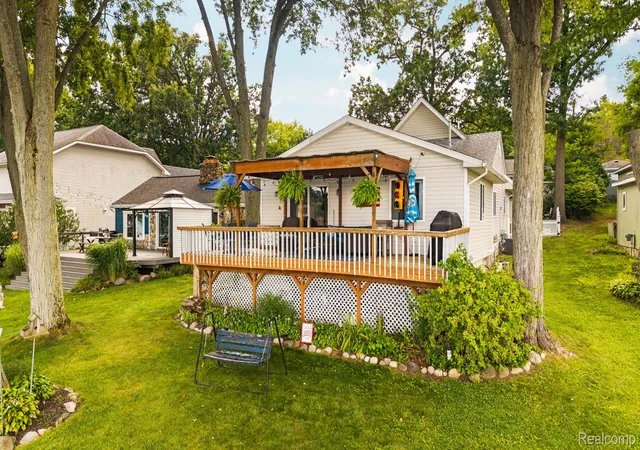 Photo 4 of Single family home for sale at 5958 Bullard Rd, Fenton, MI 48430 | MLS# 20261065348 | Listing updated on 2026-09-05