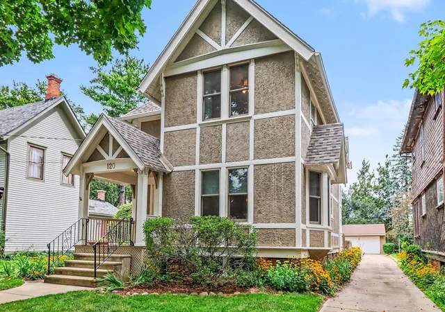 Photo 1 of Single family home for sale at 120 W Hanover St, Marshall, MI 49068 | MLS# 64026043217 | Listing updated on 2026-09-18