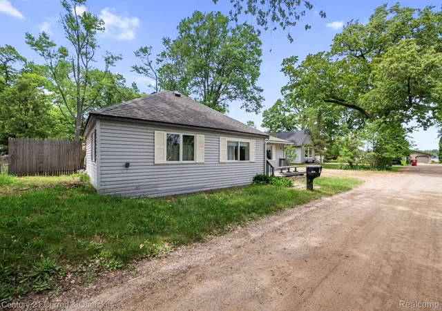 4th image of 2374 Lakena Rd, West Bloomfield, MI 48324 | MLS# 20261065359