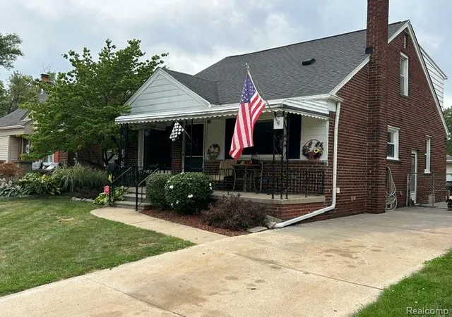 Photo 3 of Single family home for sale at 9976 Quandt Ave, Allen Park, MI 48101 | MLS# 20261065358 | Listing updated on 2026-09-09