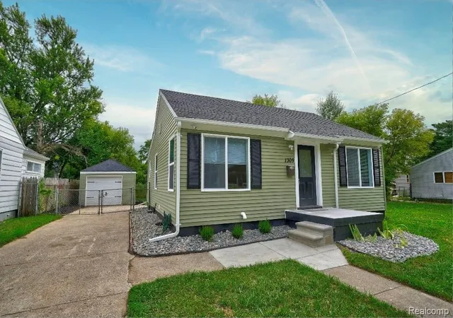 Photo 1 of Single family home for sale at 1305 Huron St, Flint, MI 48507 | MLS# 20261065363 | Listing updated on 2026-09-15