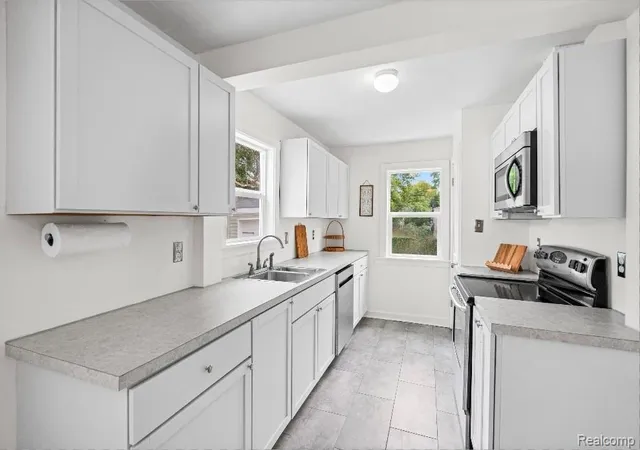 Photo 4 of Single family home for sale at 1305 Huron St, Flint, MI 48507 | MLS# 20261065363 | Listing updated on 2026-09-15