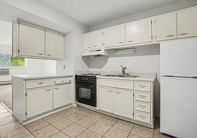 Photo 2 of Condo for sale at 722 W Kilgore Rd #102, Kalamazoo, MI 49008 | MLS# 66026043225 | Listing updated on 2026-09-14