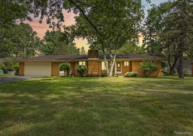 Photo 1 of Sale Pending at 5860 Wright Dr, Troy, MI 48098 | MLS# 20261065378 | Listing updated on 2026-09-05