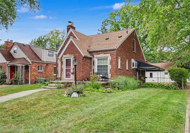 Photo 3 of Single family home for sale at 2100 Lancaster St, Grosse Pointe Woods, MI 48236 | MLS# 20261065379 | Listing updated on 2026-09-13