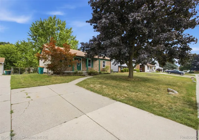 Photo 2 of Single family home for sale at 2814 Warrior Dr, Wixom City Oakland, MI 48393 | MLS# 20261065383 | Listing updated on 2026-08-22