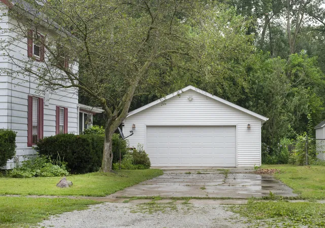 Photo 3 of Single family home for sale at 69115 Maple St, Edwardsburg, MI 49112 | MLS# 69026043230 | Listing updated on 2026-09-11