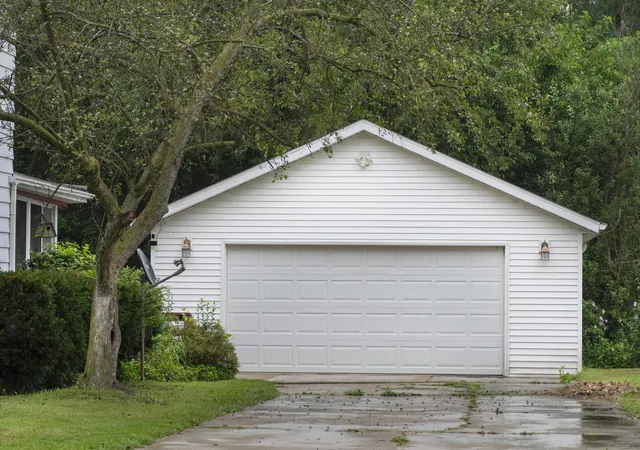 Photo 3 of Single family home for sale at 69115 Maple St, Edwardsburg, MI 49112 | MLS# 69026043230 | Listing updated on 2026-09-11