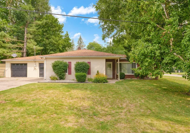 Photo 1 of Single family home for sale at 404 Heyser St, Jackson, MI 49203 | MLS# 55026043228 | Listing updated on 2026-09-17